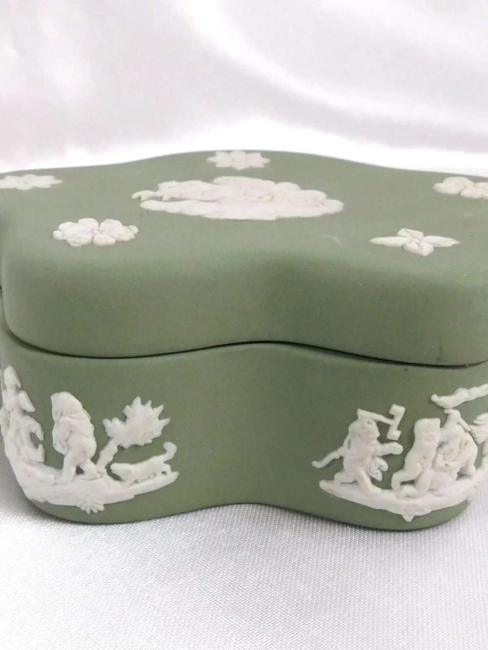 Wedgwood Star Shaped Celedon Jasperware Trinket Box # 25459